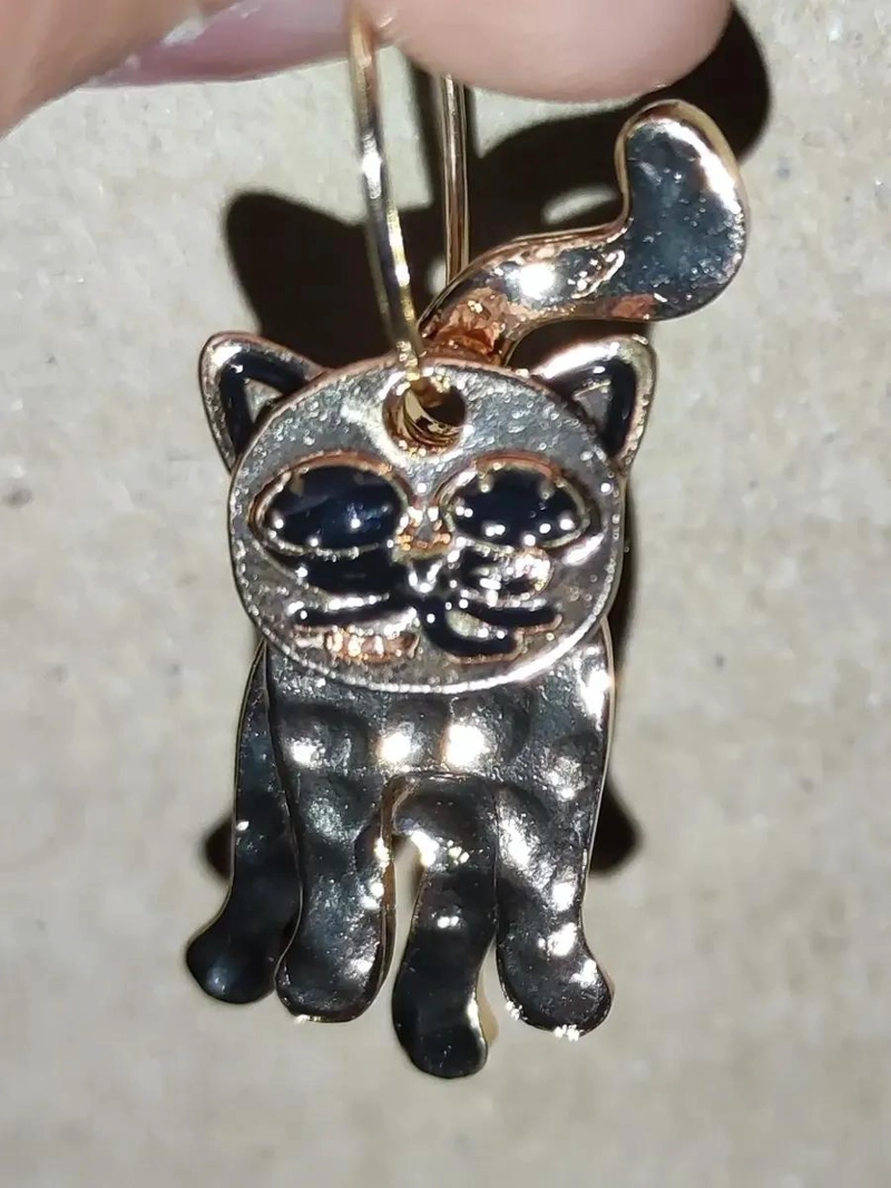 ARETES DORADOS CON DISEÑO DE GATO Y MOVIMIENTO - 5