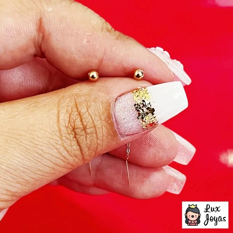 AROS LARGOS CON DISEÑO DE CADENA Y DETALLE DE PELOTITA EN ACABADO DORADO - 4