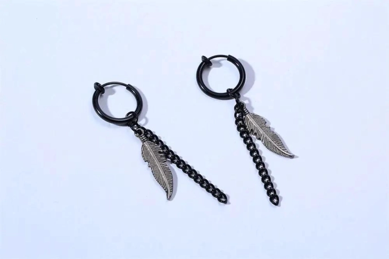 PAR DE AROS CON DISEÑO DE PLUMA Y CADENA SIN NECESIDAD DE PERFORACION - 2