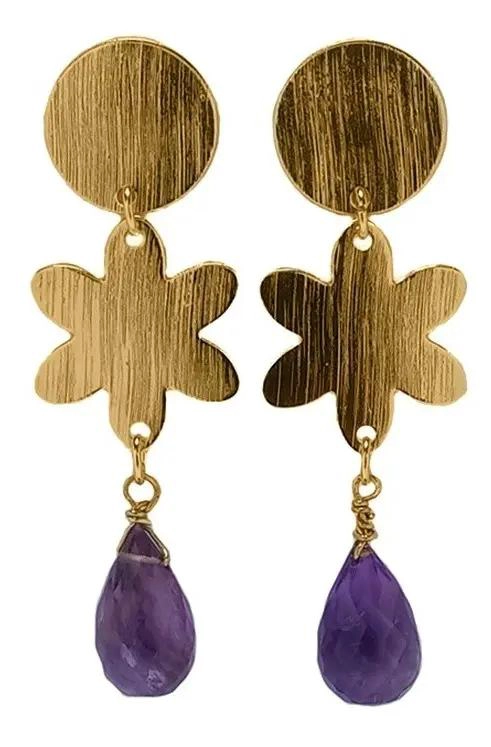 AROS COLGANTES CON DISEÑO DE FLOR SATINADA EN TONO AMATISTA Y BAÑO EN ORO 18 K - 1