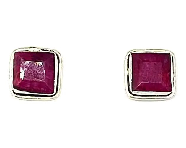 AROS BOTON CUADRADO CON PIEDRA RUBI EN PLATA FINA 925 - 1