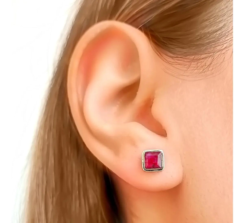 AROS BOTON CUADRADO CON PIEDRA RUBI EN PLATA FINA 925 - 4
