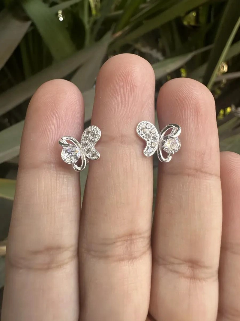 AROS DELICADOS CON DISEÑO DE MARIPOSA Y CIRCONES BRILLANTES PARA MUJER - 2