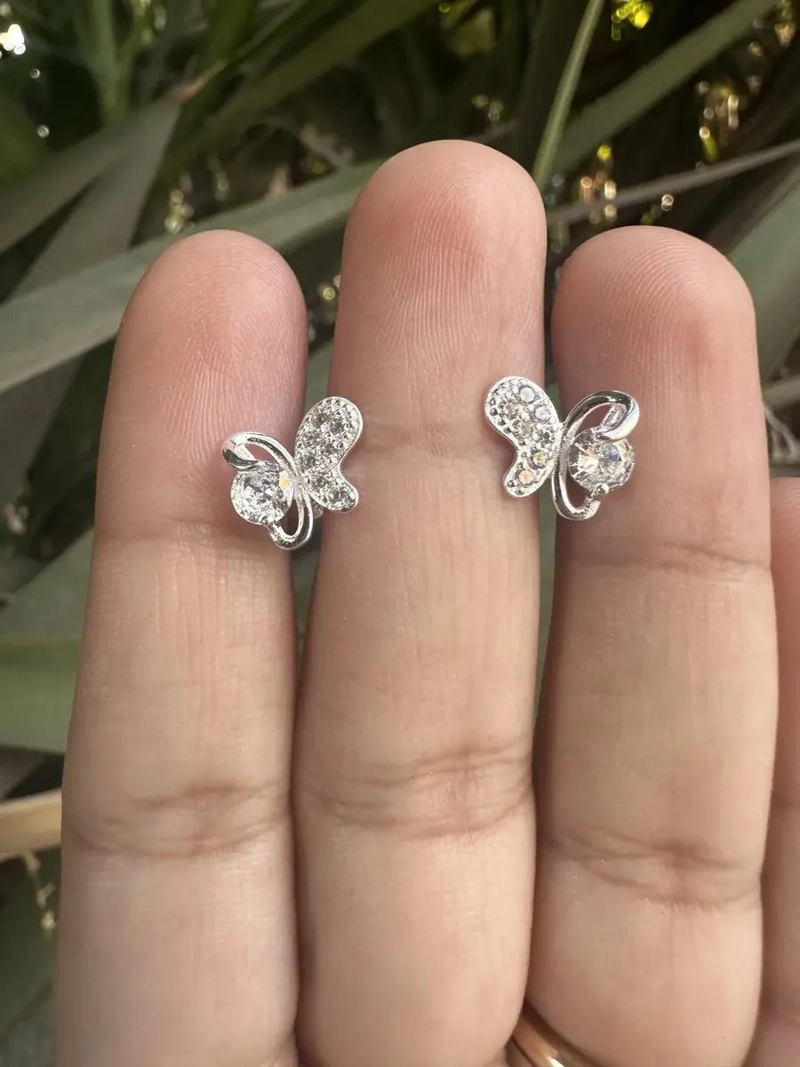 AROS DELICADOS CON DISEÑO DE MARIPOSA Y CIRCONES BRILLANTES PARA MUJER - 3