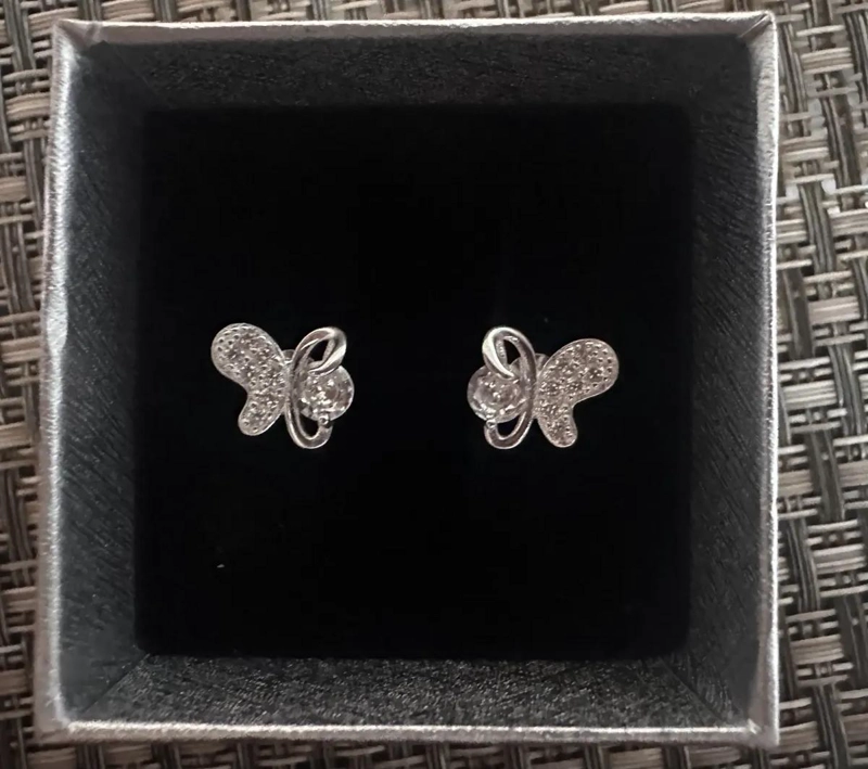 AROS DELICADOS CON DISEÑO DE MARIPOSA Y CIRCONES BRILLANTES PARA MUJER - 5