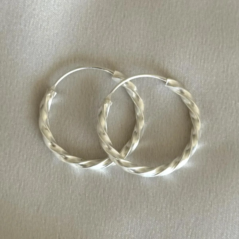 AROS ARGOLLAS DE PLATA 925 ENTORCHADAS DE 20 MM PARA HOMBRE Y MUJER - 1