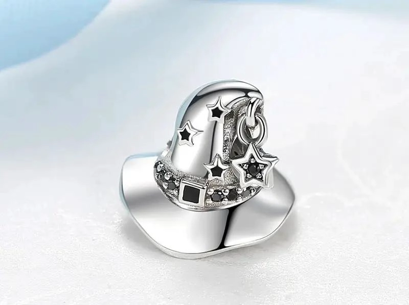 CHARM DECORATIVO CON DISEÑO DE SOMBRERO DE BRUJA Y ESTRELLAS - 2