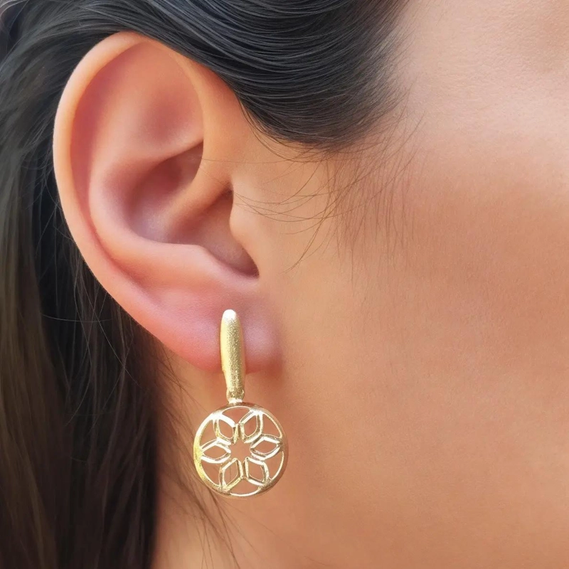 AROS ELEGANTES CON BAÑO DE ORO DE 18 QUILATES PARA MUJER - 2