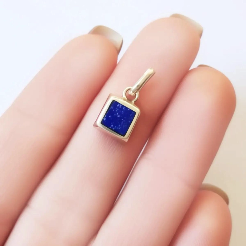 SET DE AROS Y COLGANTE CUADRADO LISO CON LAPISLAZULI EN PLATA FINA - 4