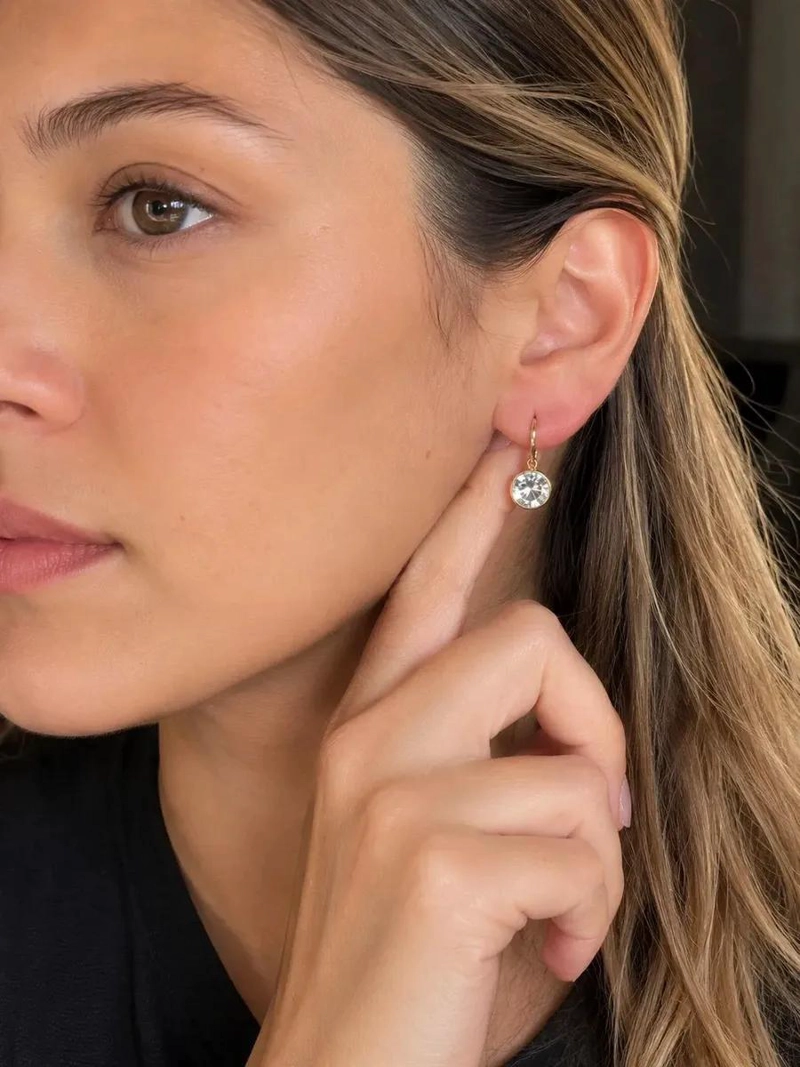 AROS CON PUNTO DE LUZ EN CRISTAL BLANCO Y BAÑO EN ORO BLANCO 18K - 2