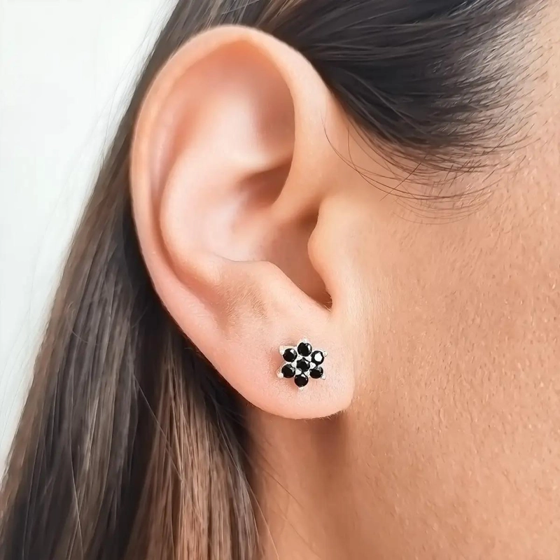 AROS CON DISEÑO DE FLOR Y CIRCON NEGRO EN PLATA FINA 925 - 3