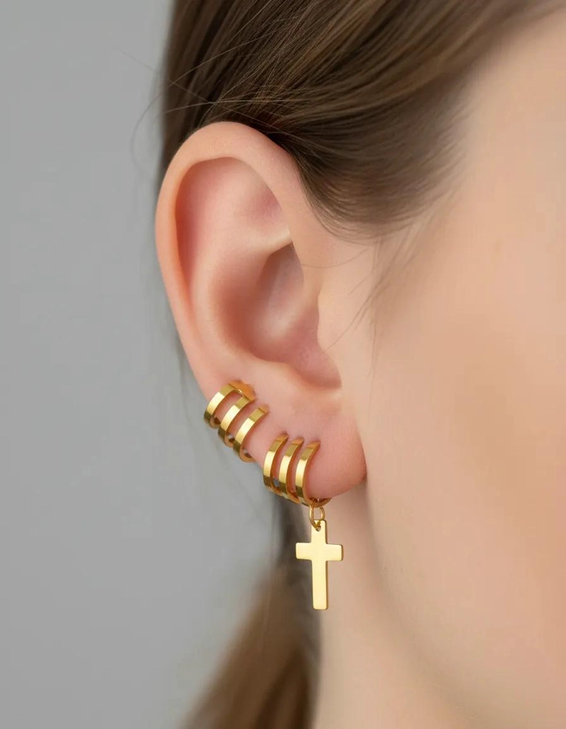 AROS DE ARGOLLA CON COLGANTE CRUZ DORADO ELEGANTE Y MODERNO - 2