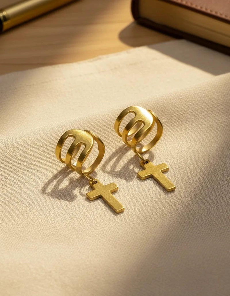 AROS DE ARGOLLA CON COLGANTE CRUZ DORADO ELEGANTE Y MODERNO - 3