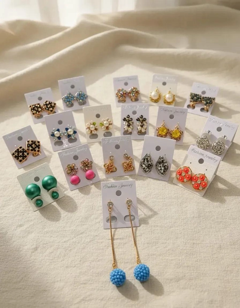 SET DE 50 PARES DE AROS DE FANTASIA SURTIDOS PARA MUJER - 1