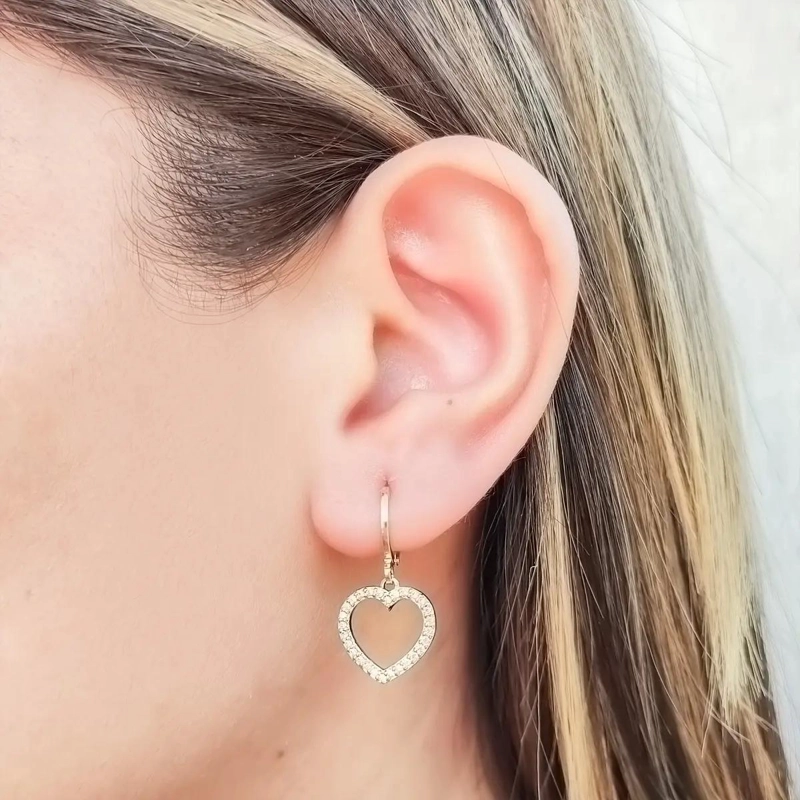 AROS ARGOLLAS CON DISEÑO DE CORAZON Y CIRCON ENCHAPADO EN ORO 18K - 2