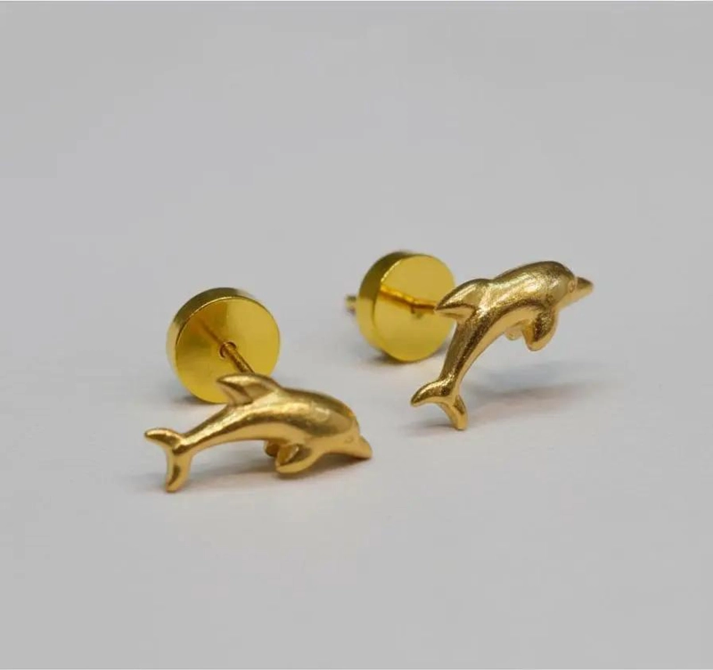 AROS DE ORO PARA BEBE  CON DISEÑO DE DELFINES ELEGANTES - 1