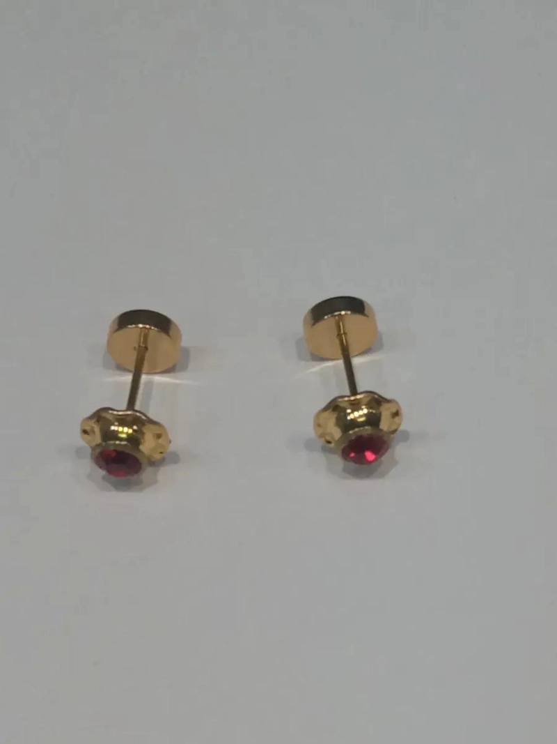 AROS DE ORO 18 QUILATES CON RUBI PARA BEBE  CON CIERRE ABRIDOR - 1