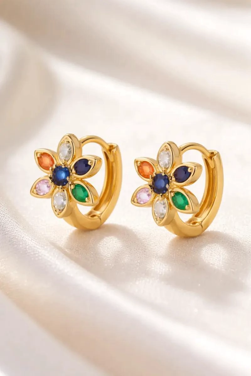 PENDIENTES DE ARO EN ACERO INOXIDABLE CON DISEÑO FLORAL ELEGANTE - 2