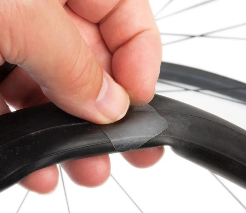 SET DE 7 PARCHES AUTOADHERIBLES PARA REPARACION DE BICICLETAS - 1