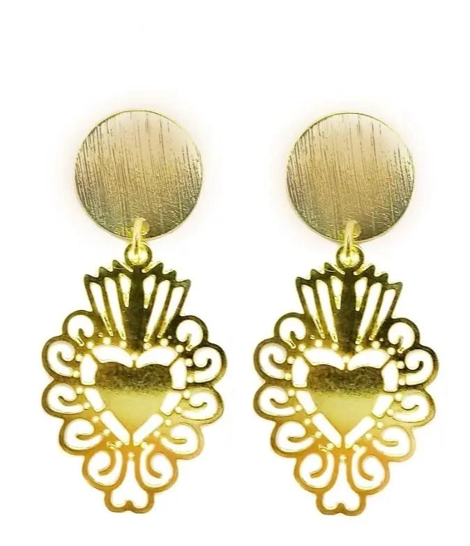 AROS CON DISEÑO DE CORAZON Y LAMINA ENCHAPADA EN ORO 18K - 1