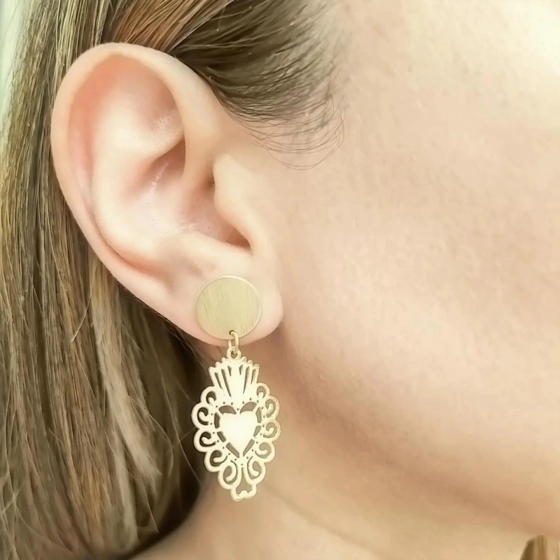 AROS CON DISEÑO DE CORAZON Y LAMINA ENCHAPADA EN ORO 18K - 3