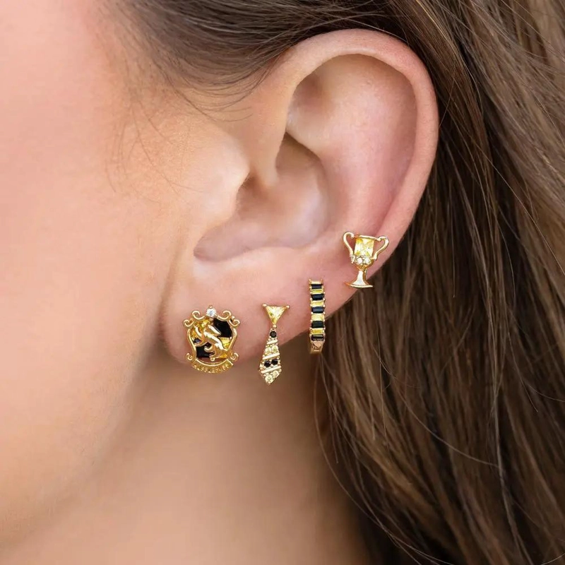 SET DE AROS PENDIENTES CON DISEÑO TEMATICO DE CASA HUFFLEPUFF - 2