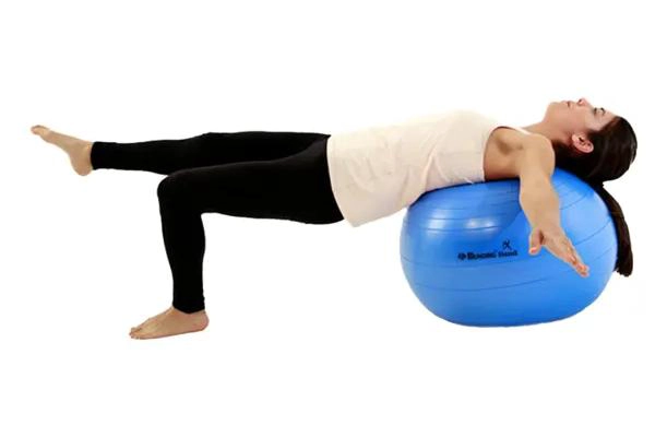 BALON DE EJERCICIO CON BOMBA PARA ENTRENAMIENTO DE 55 CM - 2