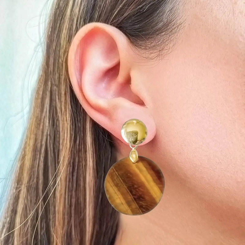 AROS REDONDOS PLANOS CON PIEDRA OJO DE TIGRE Y BAÑO EN ORO 18K - 3