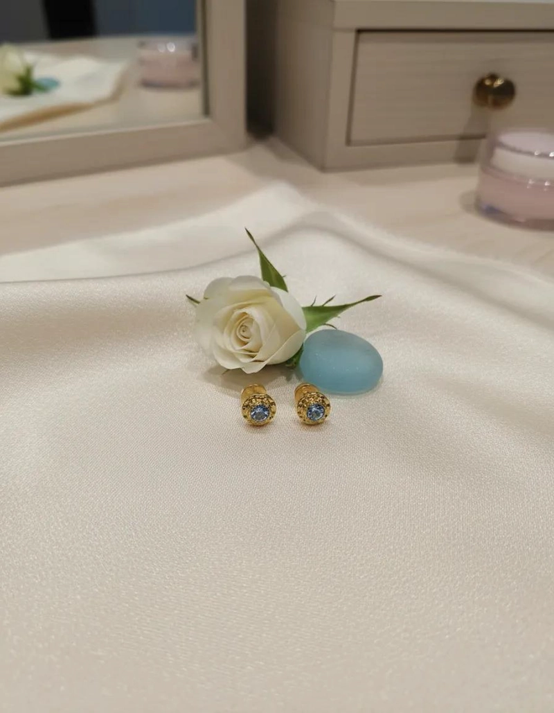 AROS DE ORO 18 QUILATES CON PIEDRA AGUA MARINA PARA BEBE - 1