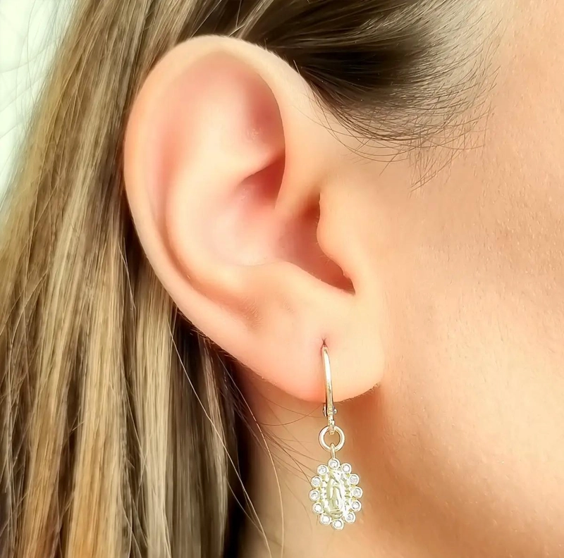 AROS ARGOLLA CON COLGANTE VIRGEN DE GUADALUPE ENCHAPADO EN ORO 18K - 2