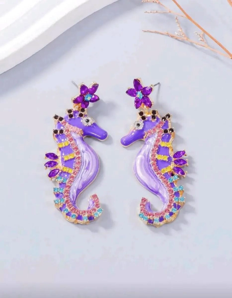 AROS CON DISEÑO DE CABALLO DE MAR EN TONOS MORADO Y LILA - 1