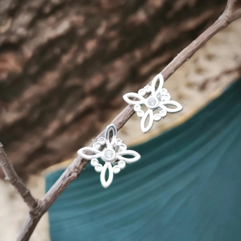 AROS DE PLATA CON DISEÑO DE NUDO ELEGANTE Y SOFISTICADO - 3