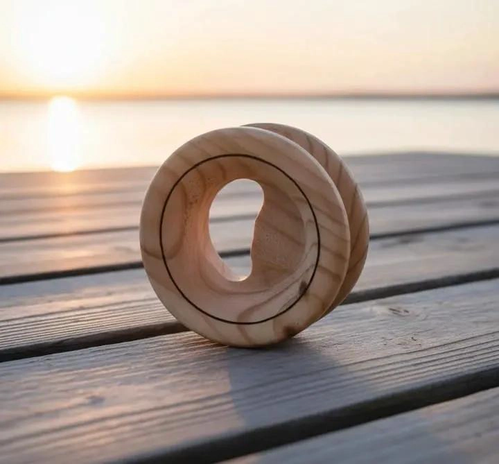 CARRETE PARA PESCA DE MADERA NATURAL CON DIAMETRO DE 14 CM - 1