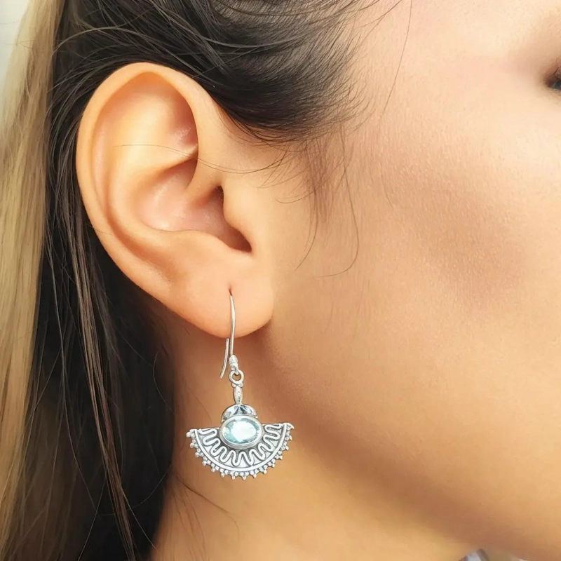AROS DE PLATA FINA 925 CON TOPACIO CELESTE EN DISEÑO ELEGANTE - 4