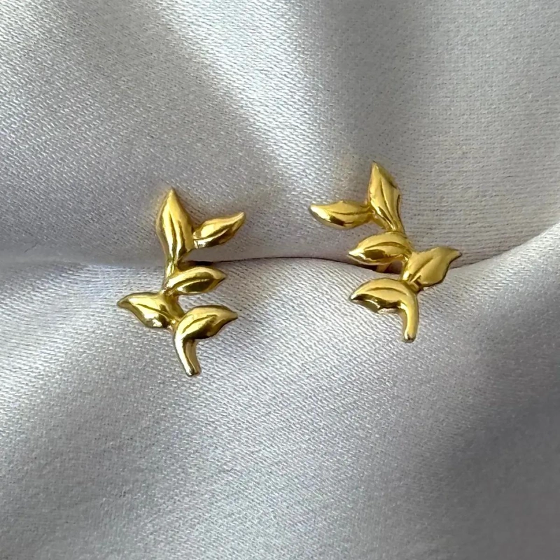 AROS DORADOS CON DISEÑO DE PE TALOS Y HOJAS EN PLATA 925 CON BAÑO DE ORO - 1