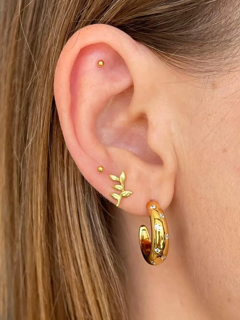 AROS DORADOS CON DISEÑO DE PE TALOS Y HOJAS EN PLATA 925 CON BAÑO DE ORO - 2