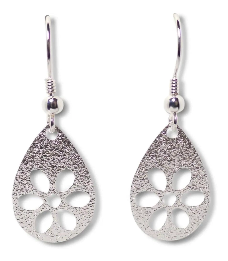 AROS COLGANTES CON DISEÑO DE GOTA Y FLOR CALADA EN PLATA FINA 925 - 1