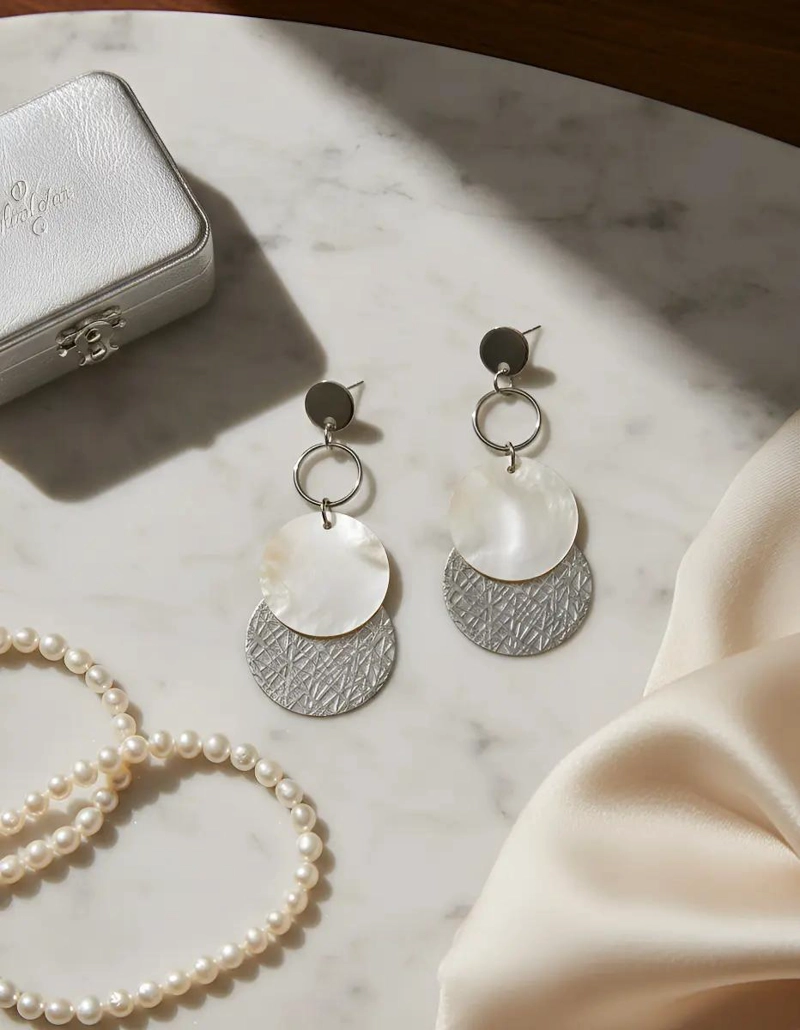 AROS COLGANTES DE ACERO QUIRURGICO CON DETALLE DE NACAR ELEGANTE - 2