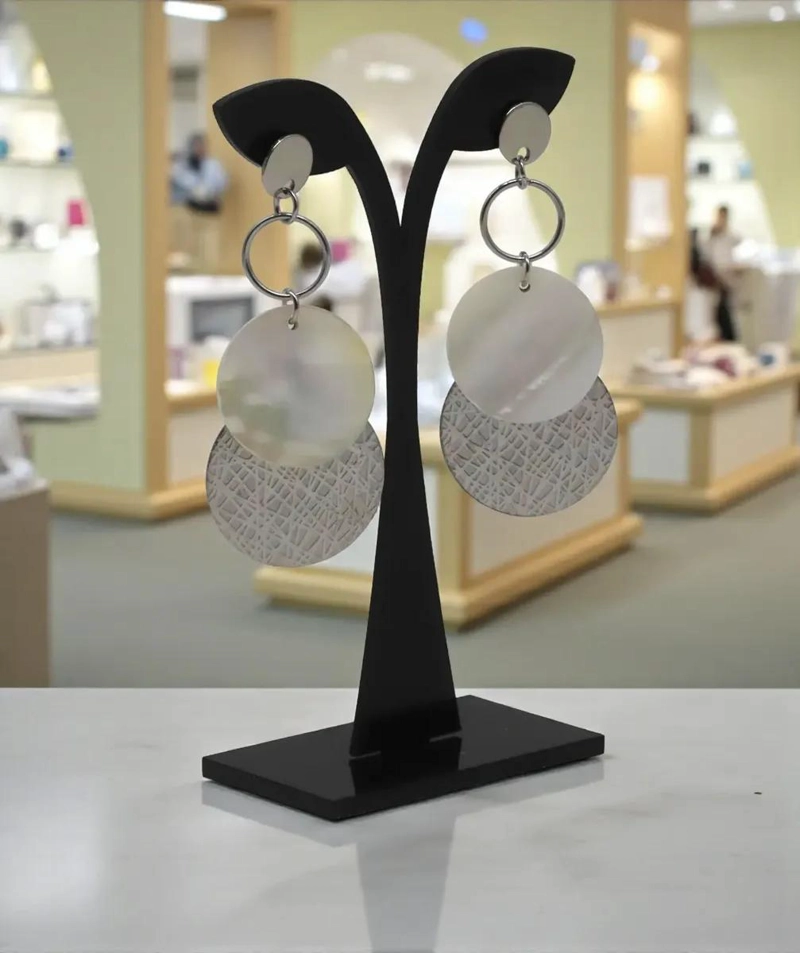 AROS COLGANTES DE ACERO QUIRURGICO CON DETALLE DE NACAR ELEGANTE - 4