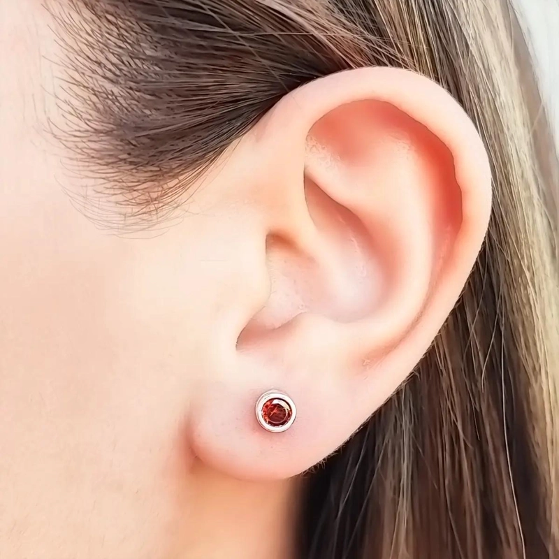 AROS REDONDOS CON CIRCONIA ROJA DE 5MM EN PLATA FINA 925 - 3