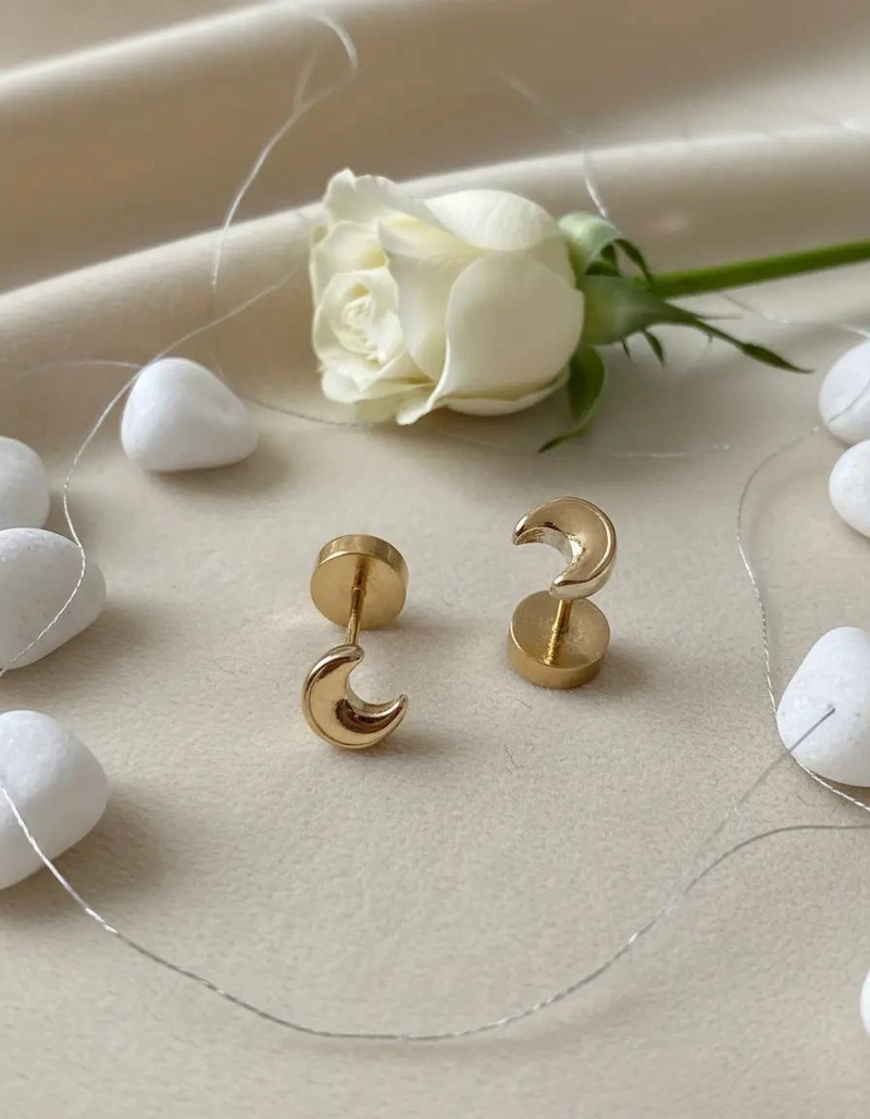 AROS DE ORO CON DISEÑO DE LUNITA PARA BEBE  CON CIERRE ABRIDOR SEGURO - 1