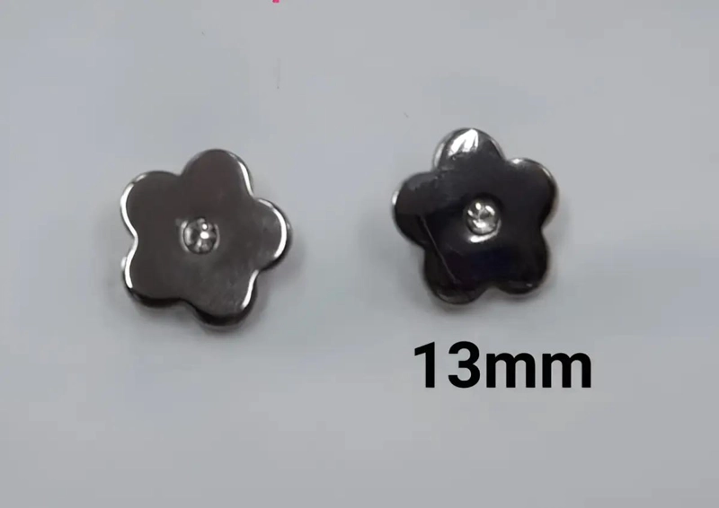 AROS CON TOPE DE ACERO QUIRURGICO DISEÑO FLOR 1 PAR - 4
