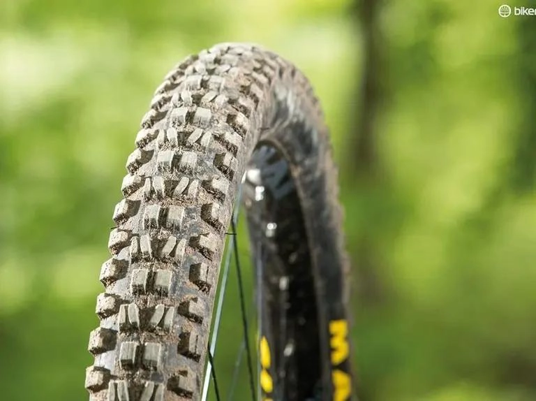 NEUMATICO PARA BICICLETA 27.5 X 2.50 CON TECNOLOGIA TUBELESS Y PROTECCION EXO - 2