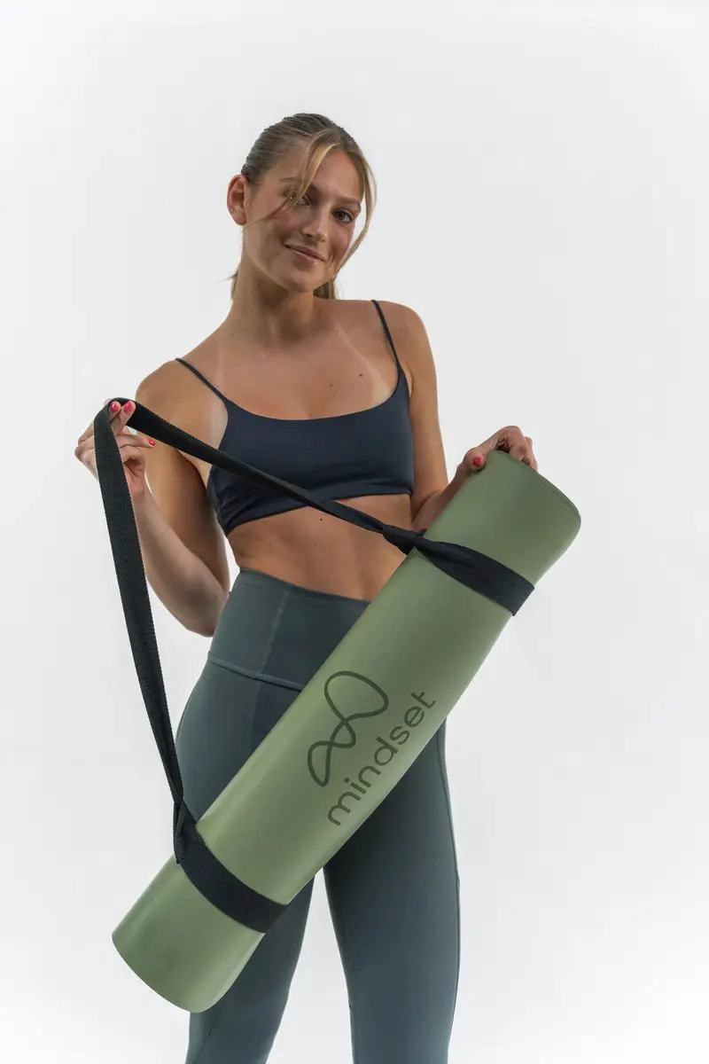 CORREA PARA TRANSPORTAR MAT DE YOGA COLOR NEGRO RESISTENTE Y AJUSTABLE - 3
