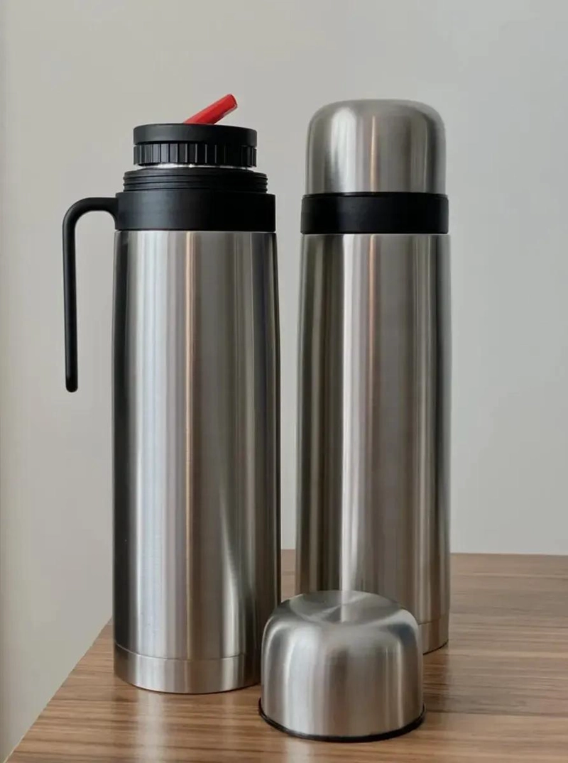 TERMO DE ACERO INOXIDABLE CON MEDIA MANIJA Y CAPACIDAD DE 1 LITRO PARA CEBAR - 4