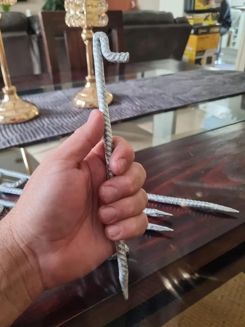 JUEGO DE 6 ESTACAS METALICAS PARA CARPAS Y TOLDOS DE 25 CM - 3
