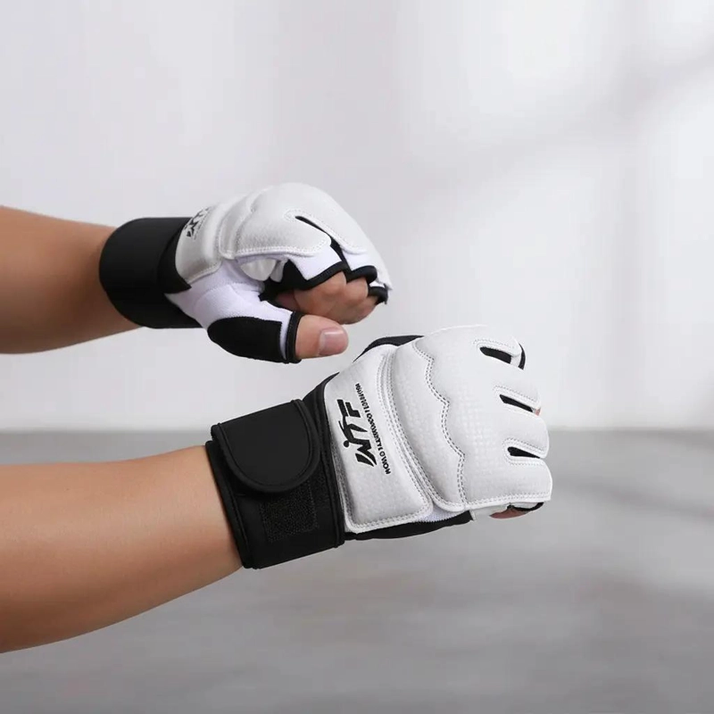 PAR DE GUANTILLAS PARA TAEKWONDO ALTA COMPETICION CON LICENCIA OFICIAL - 1
