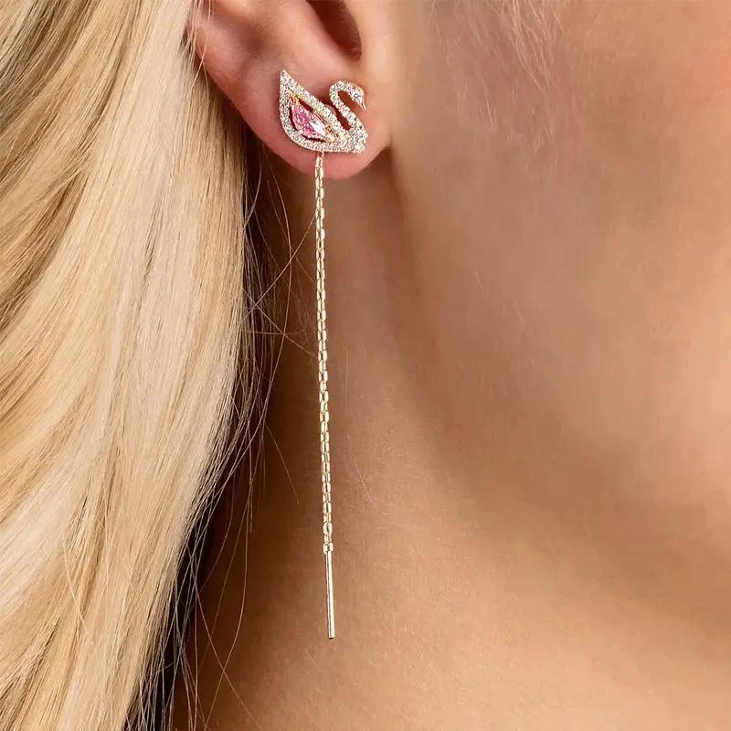 PENDIENTES CON DISEÑO DE CISNE ROSA Y CRISTALES BRILLANTES - 2