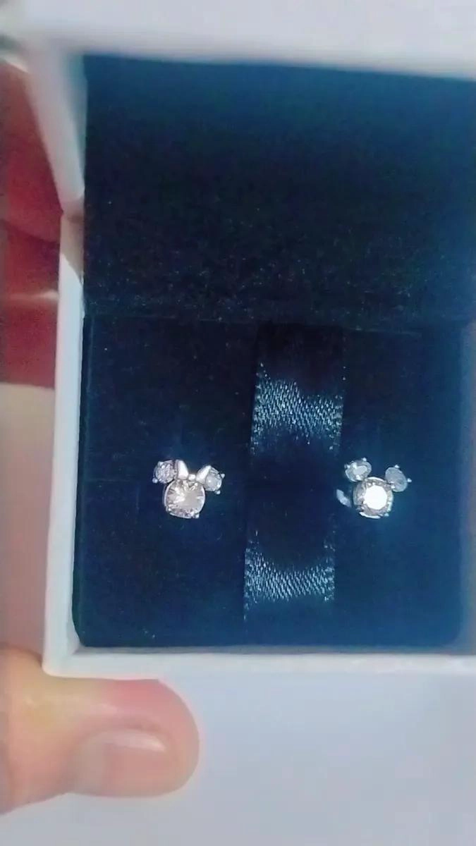 AROS PEQUEÑOS CON DISEÑO DE PERSONAJES CLASICOS EN PLATA LEY 925 - 3