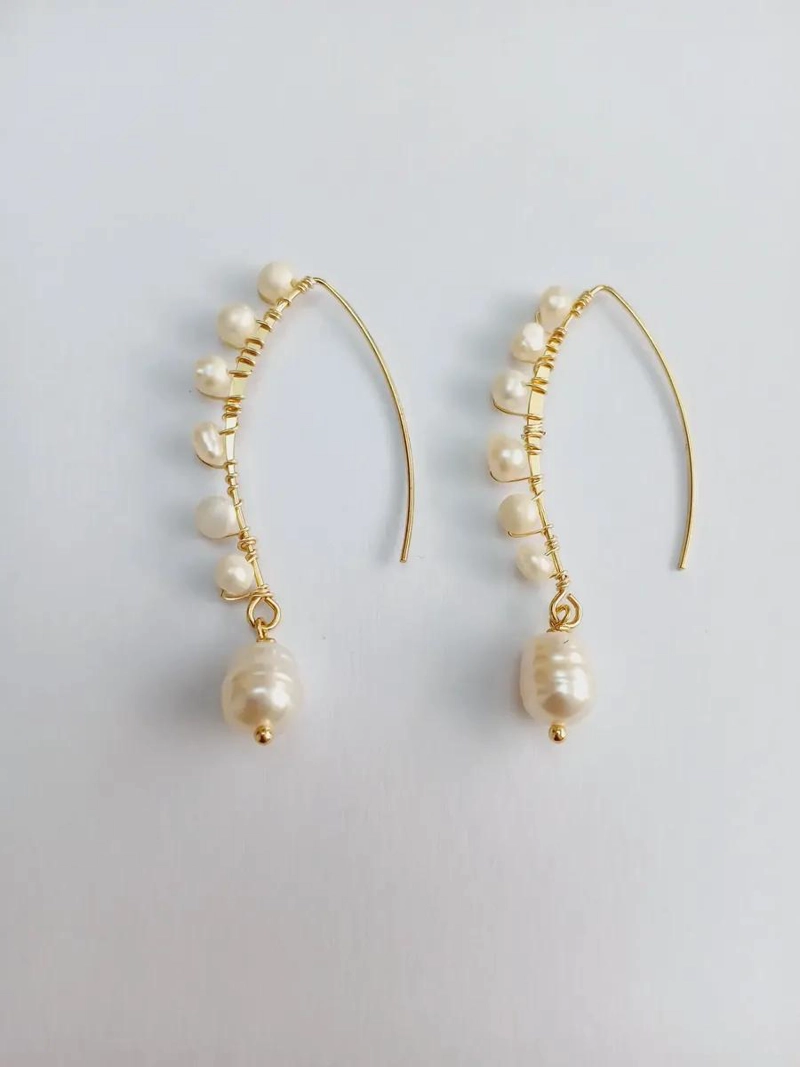 AROS ELEGANTES CON PERLA DE RIO Y BAÑO DE ORO PARA EVENTOS ESPECIALES - 4